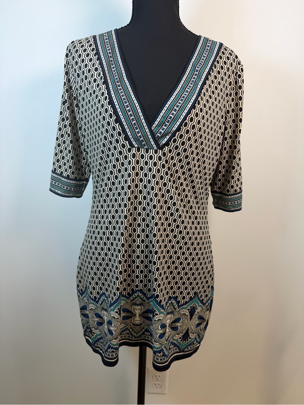 Max Studio Tunic Top Women Size L Boho Geometric V-Neck Short Sleeve Pullover